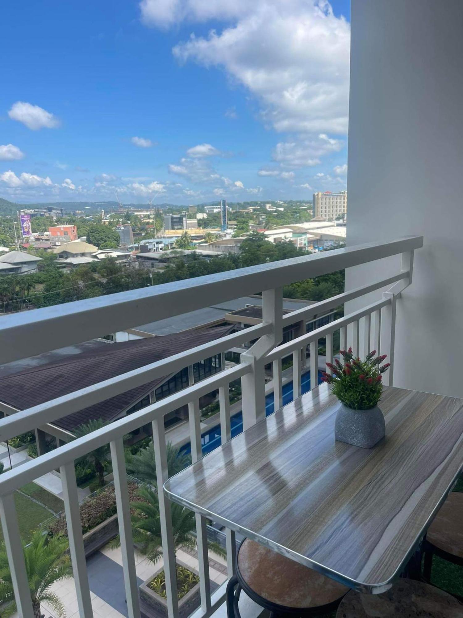 Verdon Parc Davao City With Balcony By Darpm Exterior foto