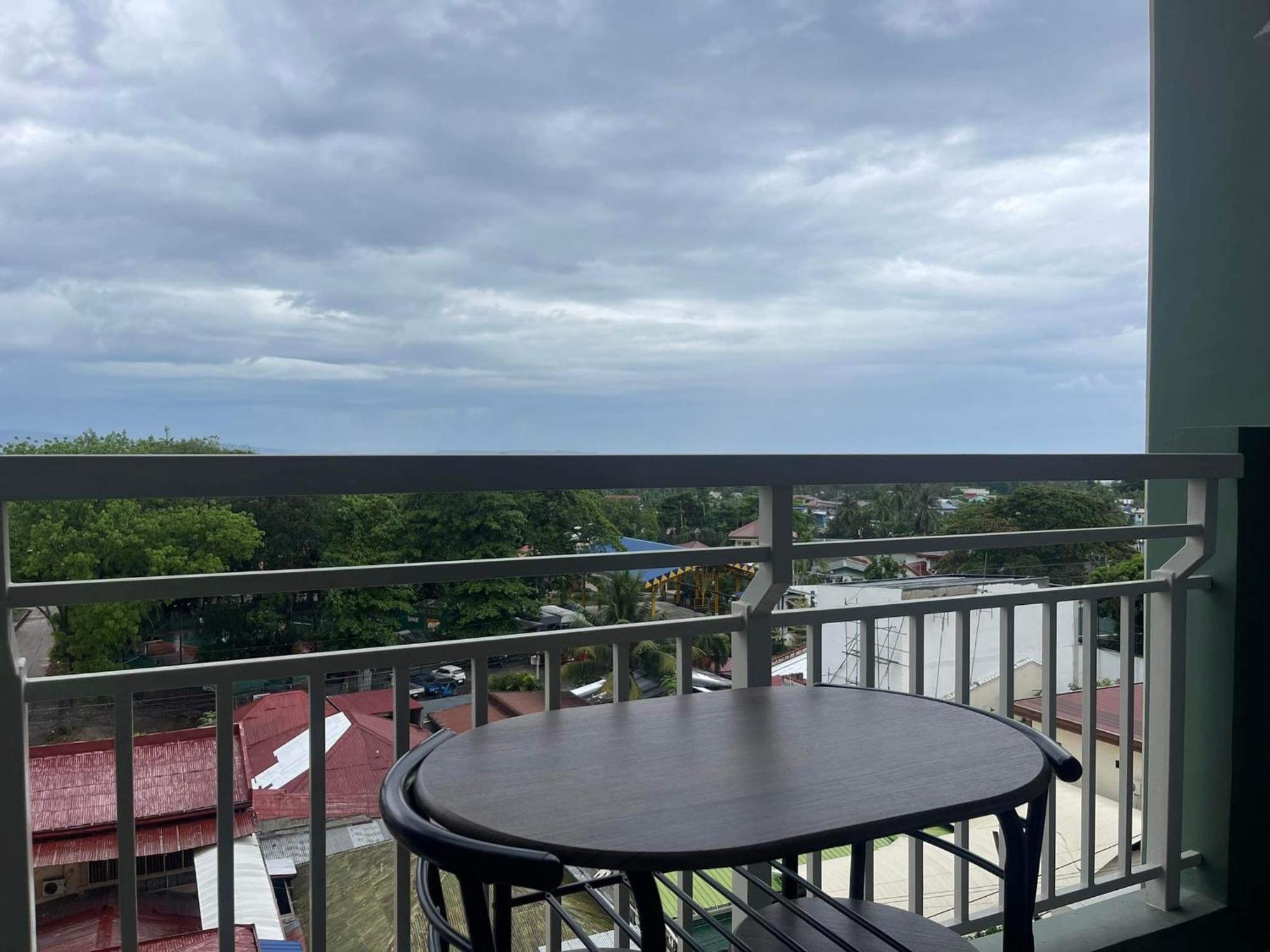Verdon Parc Davao City With Balcony By Darpm Exterior foto